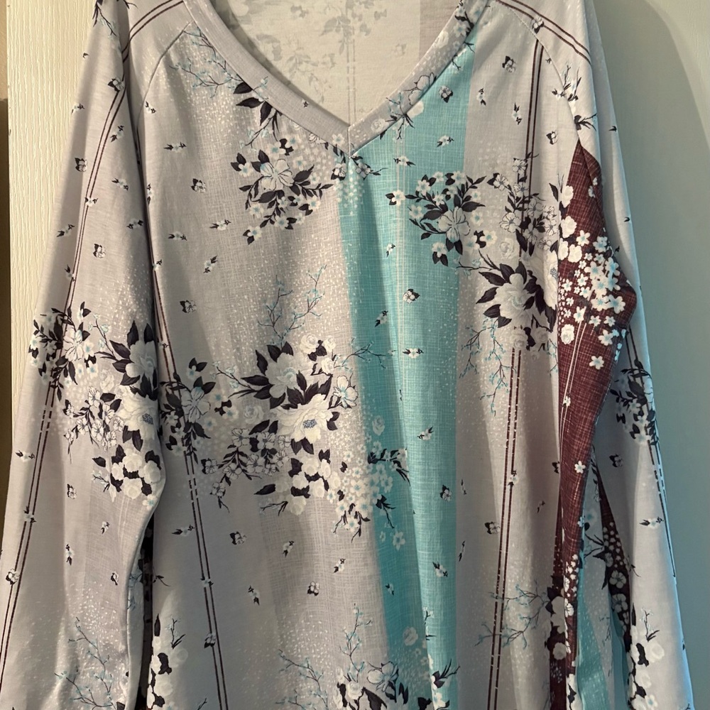 Floral V-Neck Long Sleeve Top